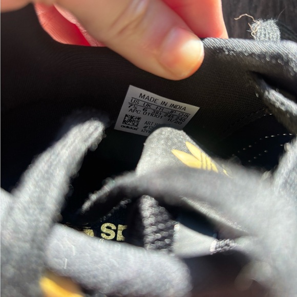 Black and gold cheetah print adidas shoes size 7.5 - Picture 2 of 6